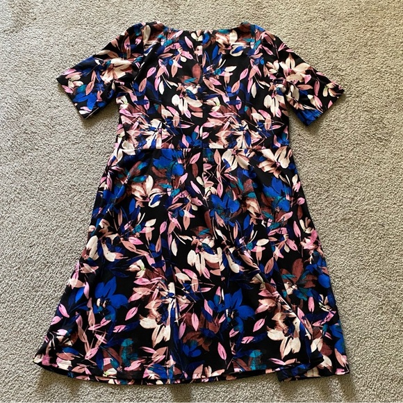 Sabrina Collective ~ Floral Fit and Flare Dress ~ Scoop Neck ~ Size 16W - Picture 2 of 6